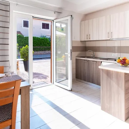 Jolly Porec: Blizu Centra I Mora *