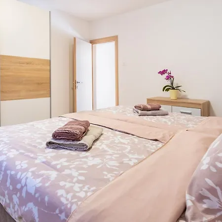 Jolly Porec: Blizu Centra I Mora Appartement