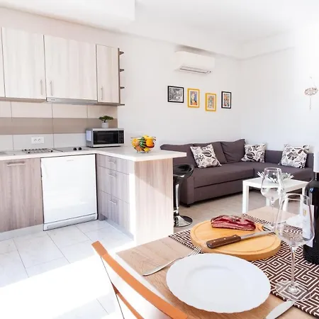 Jolly Porec: Blizu Centra I Mora Apartamento