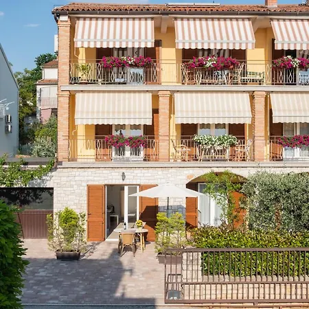 Jolly Porec: Blizu Centra I Mora Апартаменты Пореч